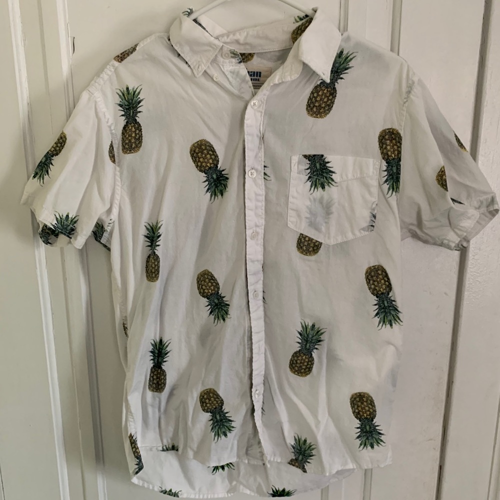 Hawaiian shirt (pineapples)